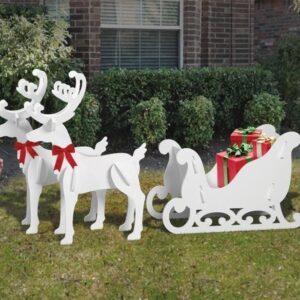 Ensemble de décorations d'extérieur en forme de renne et traîneau de Noël. Célébrez la véritable signification de Noël avec cette magnifique décoration en PVC.
